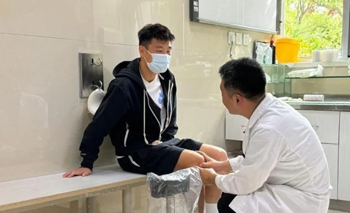 进攻显得更